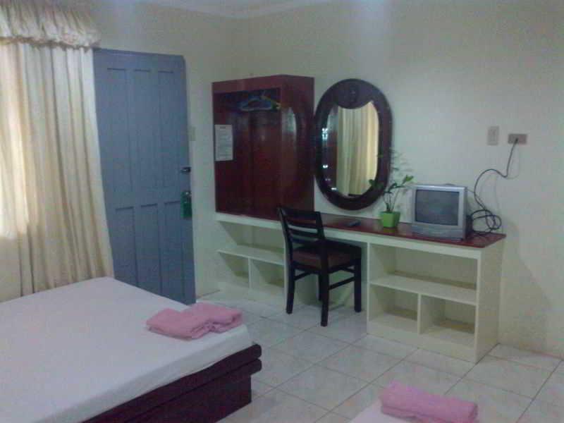 Queen\'S Beach Resort Manoc-Manoc Exterior foto